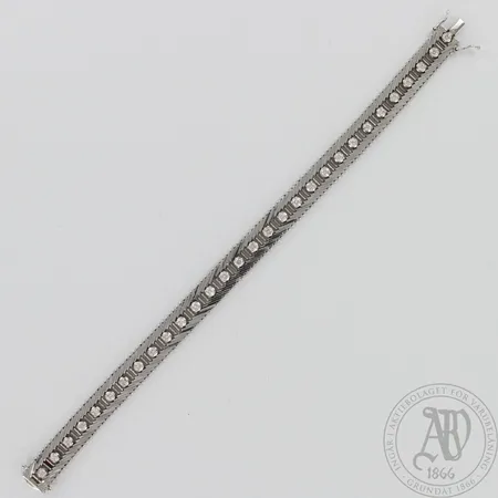 Timanttirannekoru 30xn.0.03ct, leveys 9mm, pituus 185mm, 750 valkokulta, paino 26,8g 