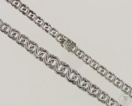 Bismarck-kaulaketju, pituus 57cm, lukossa käytön jälkiä, leveys 10-17mm, 925, paino 108,4g