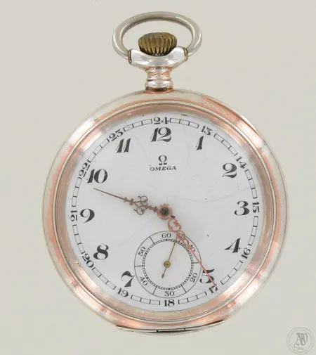 Hopeinen taskukello Omega, koneiston numero 6931274, taulu viallinen, 800br, paino 102,5g