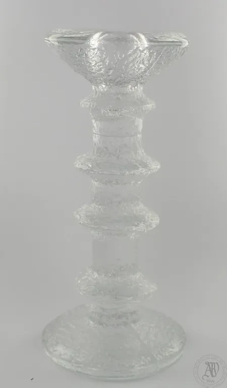 Kynttilänjalka Iittala, Festivo, signeerattu TS, korkeus 180mm.  Lähetetään postipakettina.
