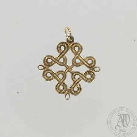 Riipus, Kalevala Koru, korkeus 28mm, 585, paino 2,4g