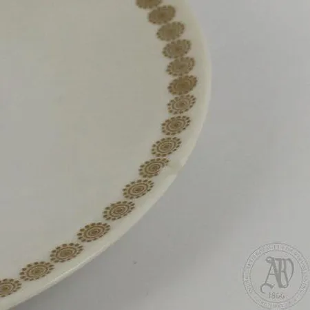 Kuusi kahvikuppia ja aluslautasta, Arabia Pallas, yksi pieni lohkeama, kupin korkeus 50mm. Ota yhteys panttilainaamoon kuljetusmaksusta sopimiseksi.