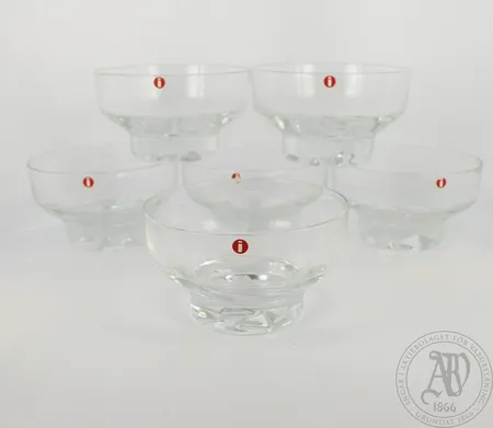 Kuusi jälkiruokakulhoa, Iittala, Tapio Wirkkala, Jäänsärkijä 2035, Ø 100mm, alkuperäinen laatikko.  Ota yhteys panttilainaamoon kuljetusmaksusta sopimiseksi.