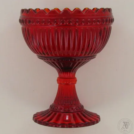 Mariskooli, Iittala, korkeus 120mm, punainen.  Lähetetään postipakettina.