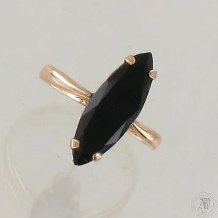 Kivisormus, kaiverrettu, koko 17¼, 585br, paino 1,8g 