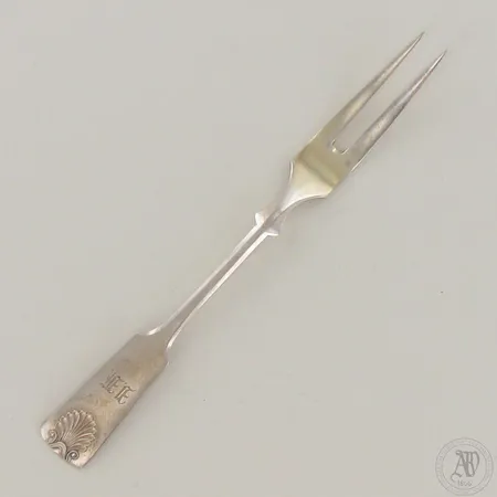 Leikkelehaarukka, Musla, kaiverrettu, pituus 165, 813, paino 25,8g 