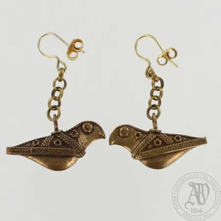 Korvakorut Kalevala Koru, Hattulan Lintu, korkeus 43mm, pronssia 