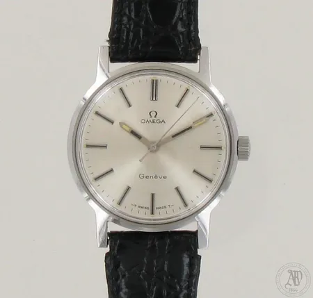Miesten teräsrannekello Omega Geneve, mekaaninen 17 jewels 601 caliber, ref. 32638187, taulun Ø 34mm, nahkarannekkeella, ranneke kulunut ja pleksilasissa pieniä kulumia.