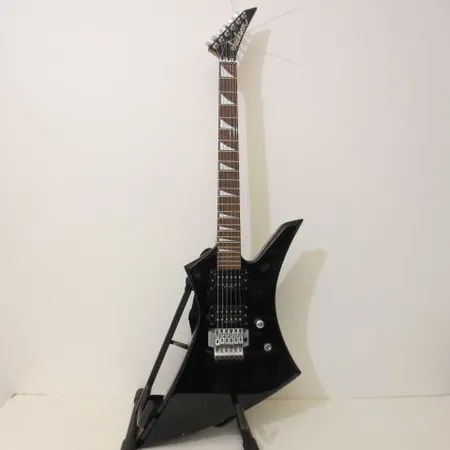 Sähkökitara Jackson X Series, serial mo.9637076, Floyd Rose talla, käytön jälkiä, pehmeä laukku. Ota yhteys panttilainaamoon kuljetusmaksusta sopimiseksi.