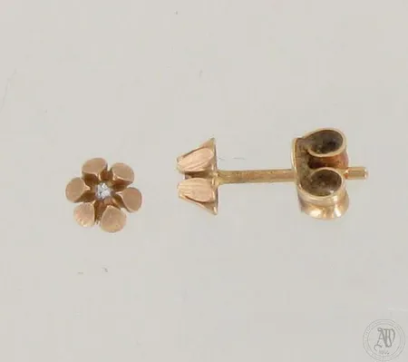 Timanttikorvakorut 2xn.0.01ct, 585, paino 0,9g