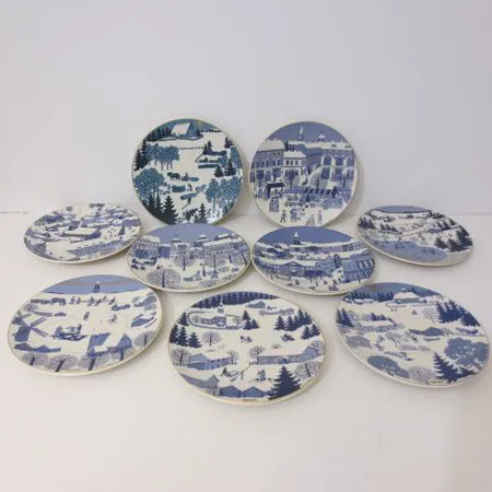 Yhdeksän seinälautasta Arabia Joululautanen 1979-1987, design R. Uosikkinen, Ø 230mm. Ota yhteys panttilainaamoon kuljetusmaksusta sopimiseksi.