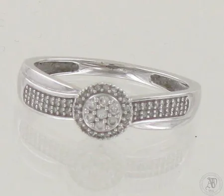 Timanttisormus 56xn.0.005ct ja 7xn.0.01ct, koko 18, 585 valkokulta, paino 2,7g