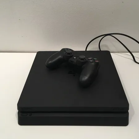Pelikonsoli Play Station 4, 1 TB, HDMI kaapeli ja ohjain