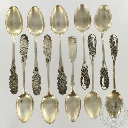 10 kahvilusikkaa, kaiverrettuja ja käytön jälkiä, 813-830, paino 119,6g