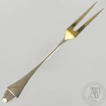 Kakkuhaarukka, kaiverrettu, pituus 170mm, 813, paino 21,5g