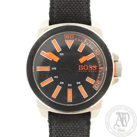Teräsrannekello, Boss, ref.HB.230.1.34.2718, Ø 50mm, rannekkeen pituus 230mm, kehässä lieviä käytön jälkiä ja paristo loppunut