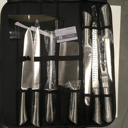 Kahdeksanosainen veitsisarja, Steigenberger, lähes uuden veroinen.  Lähetetään postipakettina.