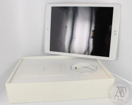 Apple iPad 32gb wifi + cellular, ref.A1823, käyttämätön Lähetetään postipakettina.