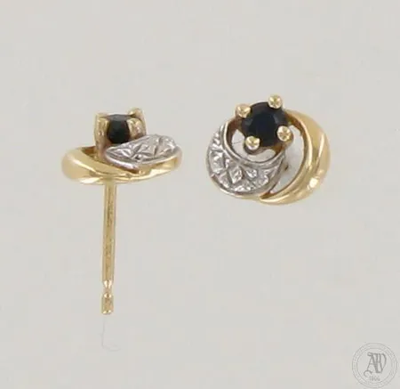 Kivikorvakorut, taustat puuttuu, korkeus 6mm, 585br, paino 0,8g