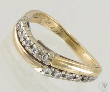 Viallinen timanttisormus 12xn.0.01-0.02ct, kaiverrettu, koko 17¼, 585, paino 3,4g