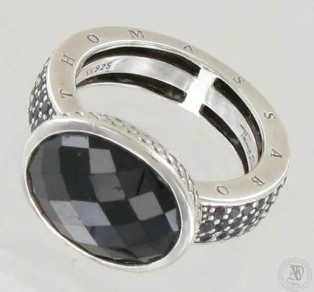 Onyx-sormus Thomas Sabo, pieniä käytön jälkiä, koko 16½, 925br, paino 7,9g