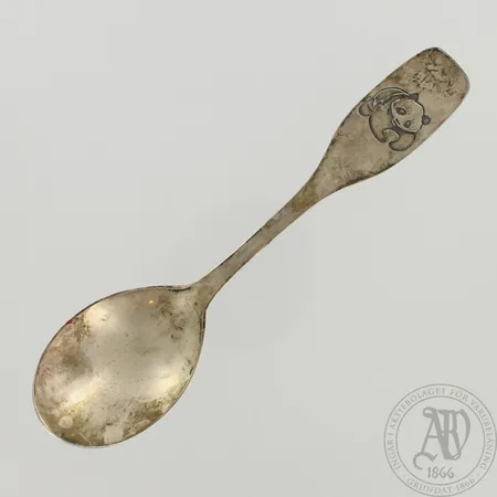 Kastelusikka, kaiverrettu, pituus 140mm, 813, paino 30,1g