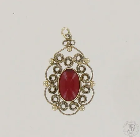 Kiviriipus, kaiverrettu, korkeus 33mm, 813br, paino 2,8g