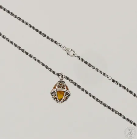 Meripihkariipus Kalevala Koru Elämän Alku ja kaulaketju, riipuksen korkeus 27mm, ketjun pituus 42-45,5cm, 925br, paino 16,0g