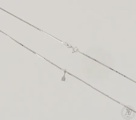 Venetsia-kaulaketju timanttiriipuksella 1xn.0.01ct, ketjun pituus 42,5cm, riipuksen korkeus 9mm, 585 valkokulta, paino 3,9g
