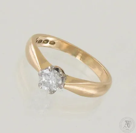 Timanttisormus 1xn.0.50ct, timantin reunuksessa lohkeama, koko 18½, 750, paino 4,9g
