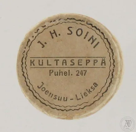 Sileä sormus, kaiverrettu,koko 16½, vuodelta 1921, rasia, 750, paino 8,4g