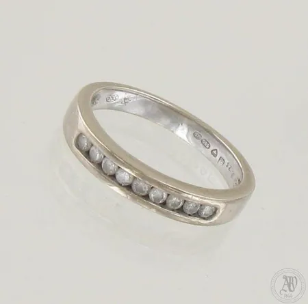 Timanttisormus 9xn.0.03ct, koko 17¼, 585 valkokulta, paino 3,7g 