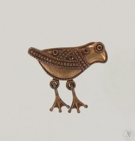 Rintakoru Kalevala Koru, Hattulan Lintu, korkeus 32mm, pronssia 