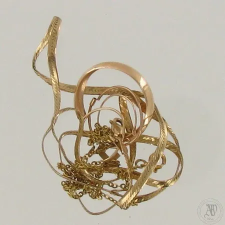 Viallisia kultakoruja, 585, paino 9,9g