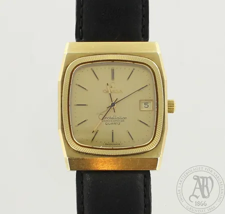 Teräsrannekello Omega Constellation Chronometer, quartz: paristo loppu, taulun mitat 32x38mm, viallinen, nahkaranneke.