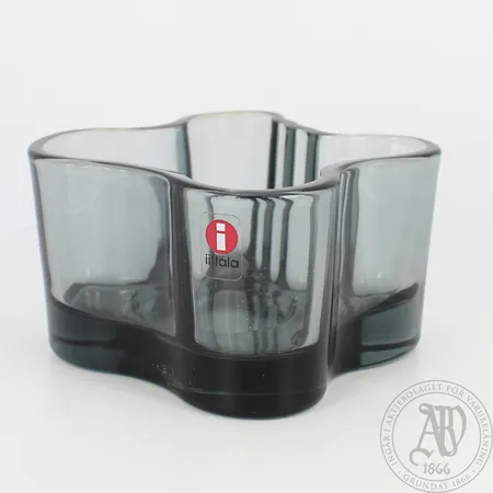 Aalto-kynttilälyhty Iittala, design Alvar Aalto, harmaa, korkeus 55mm.  Lähetetään postipakettina.
