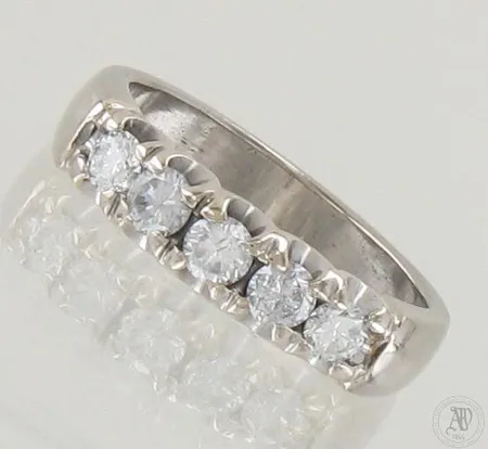 Timanttisormus 5xn.0.12-0.14ct, koko 17¼, 585 valkokulta, paino 5,9g