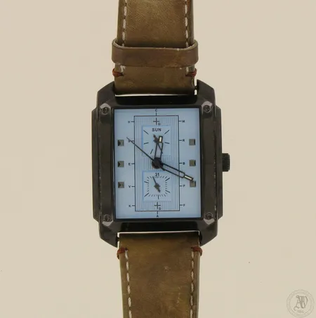 Teräsrannekello, design Marko Björs, Laukka, quartz, taulun mitat 38x49mm