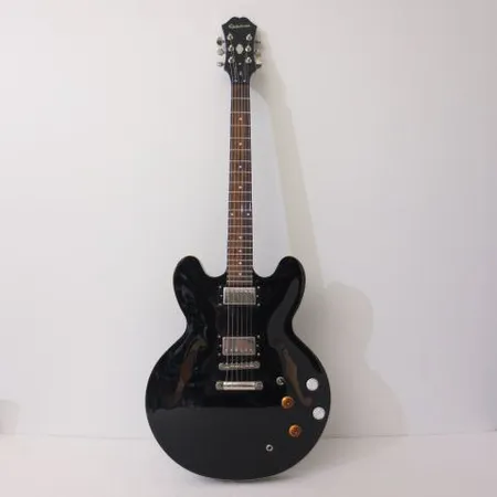 Sähkökitara Epiphone Dot EB, sarjanumero 13051501634, kaksi nuppia vaihdettu, pehmeä laukku.  Ota yhteys panttilainaamoon kuljetusmaksusta sopimiseksi.