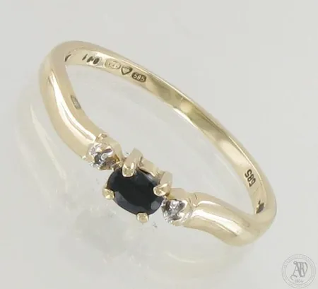 Sinisafiirisormus timanteilla 2xn.0.005ct, koko 17, 585br, paino 1,4g