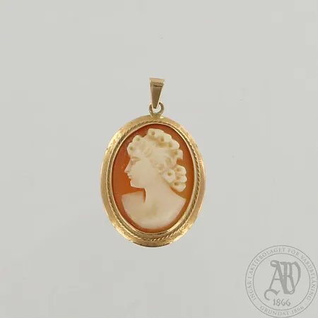 Cameeriipus, korkeus 31mm, 585br, paino 3,2g