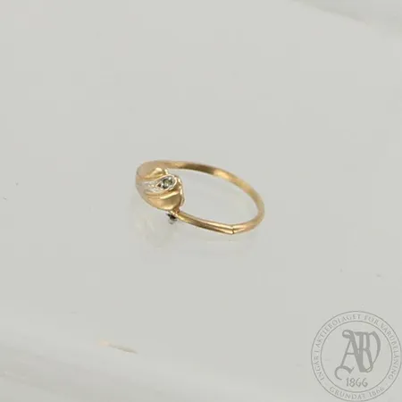 Viallinen kivisormus, 585br, paino 0,8g