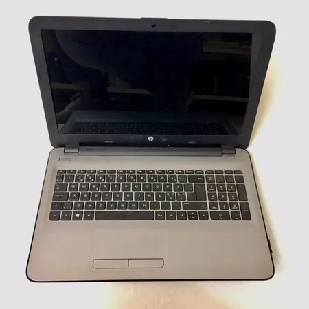 Kannettava tietokone HP 15-BA042NO 15.6" A10/8G/256SSD, ostokuitti 9.11.2017, takuu 12kk, laturi, virtajohdon kärki hieman vääntynyt. Ota yhteys panttilainaamoon kuljetusmaksusta sopimiseksi.