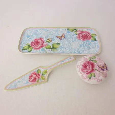 Tarjotin koko 34x16cm, kakkulapio ja rasia Ø 160mm, kannella Villeroy & Bochautanen, Rose Cottage, laatikot mukana Lähetetään postipakettina.