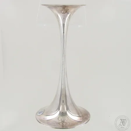 Kynttilänjalka Trumpetti, design Tapio Wirkkala,käytön jälkiä,  kaiverrettu, korkeus 180mm, 830br, paino 237,9g