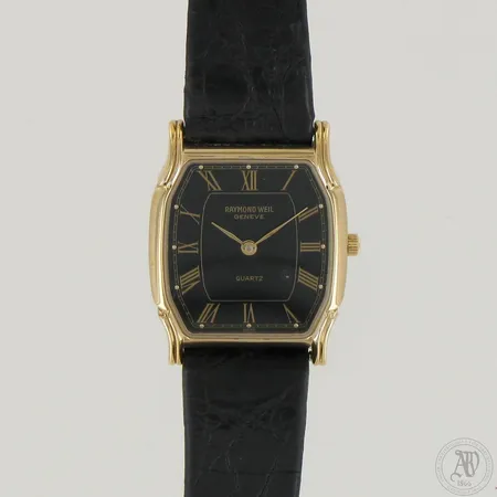 Rannekello Raymond Weil Quartz, lasissa jälki kello neljän kohdalla, taulun koko n.27x23mm