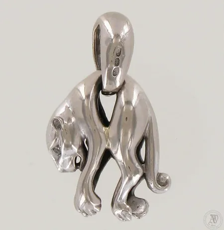 Timanttiriipus 2xn.0.01ct, korkeus 40mm, riipuslenkissä käytön jälkiä, tekijäleima PET, 750 valkokulta, paino 15,6g