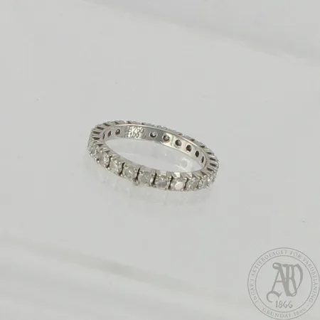 Timanttiallianssisormus 25xn.0.04ct, koko 16, 750 valkokulta, paino 2,4g