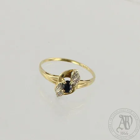 Kivisormus timanteilla 2xn.0.005ct, koko 18, 585br, paino 1,7g