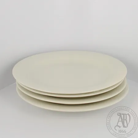 Neljä leipälautasta, Arabia Arctica, Ø 170mm, kunto hyvä.  Lähetetään postipakettina.